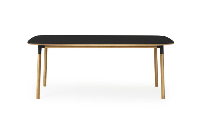 Obdĺžnikový jedálenský stôl z dubového dreva s čiernou stolovou doskou z linolea