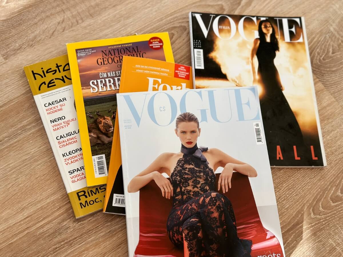 Rôzne časopisy a magazíny.