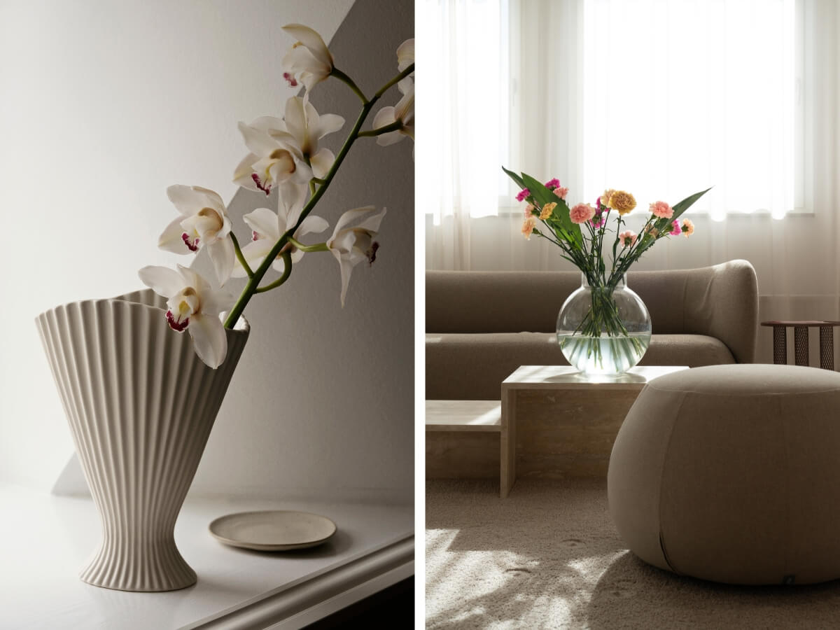 Váza z bielej kameniny a okrúhla sklenená váza s kvetmi.