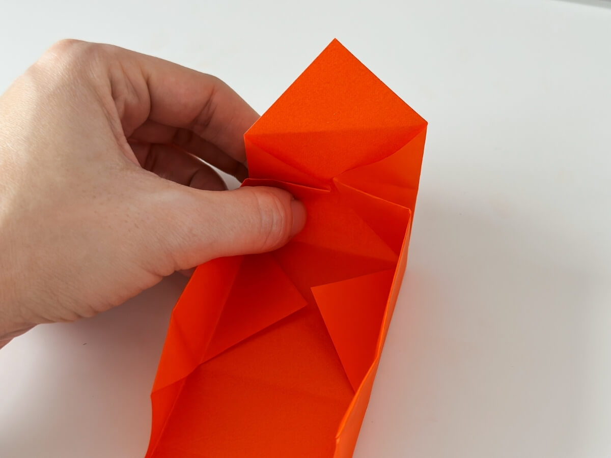 Tvorba origami škatuľky.