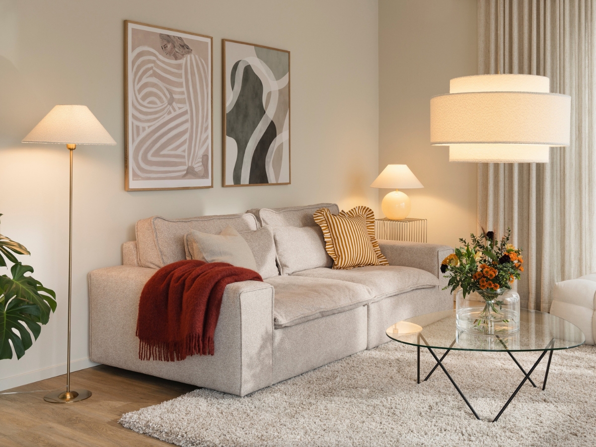 Stojanová, závesná a stolová lampa s látkovým tienidlom bouclé.