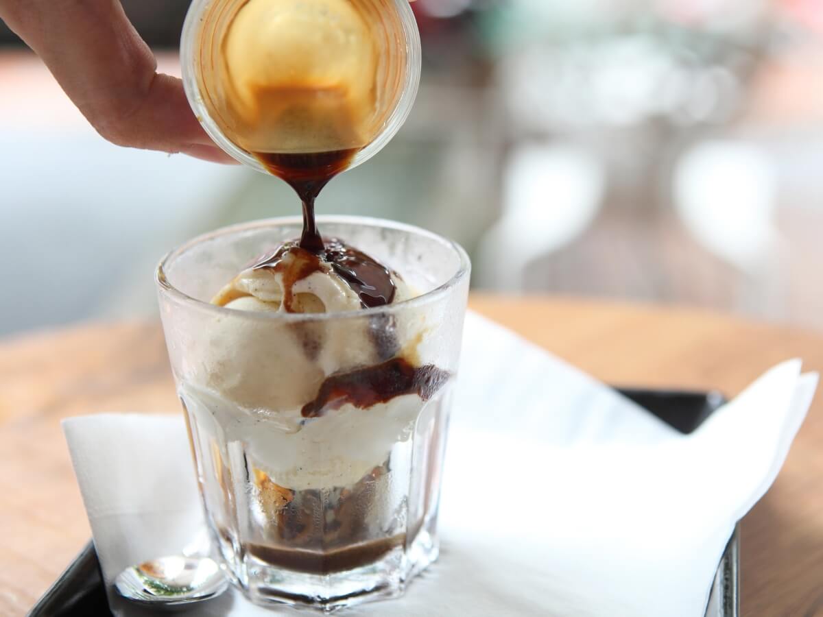 Káva so zmrzlinou Affogato.