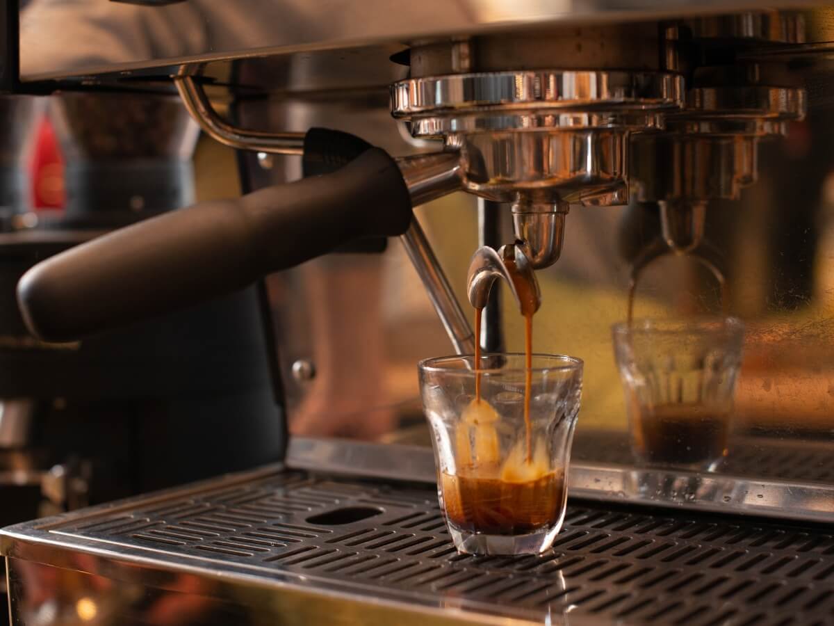 Profesionálny kávovar na prípravu Espressa.