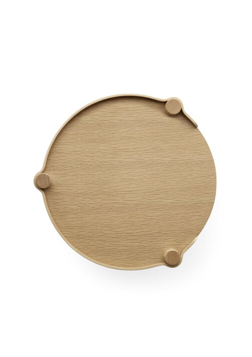 Malý okrúhly stolík z dubového dreva v dizajnovom prevedení