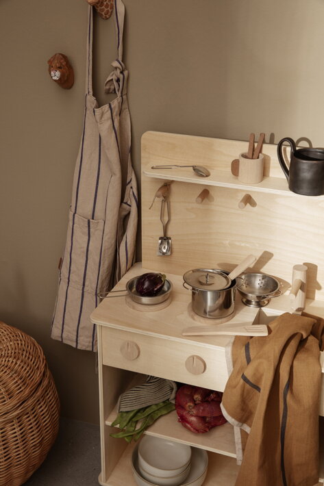 Detský hračkársky kútik na varenie z dreva a preglejky s drevenými a kovovými doplnkami