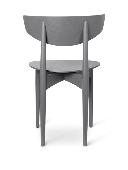 Moderná sivá stolička z jaseňového dreva