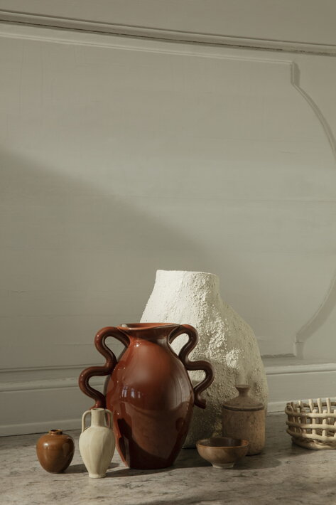 Miniatúrna porcelánová váza Ary s matnou glazúrou v prírodnej farbe