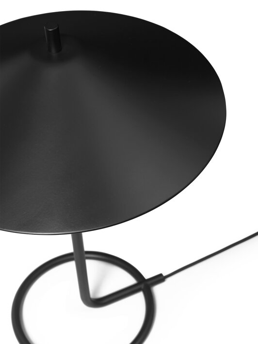 Dizajnová stolová lampa s čiernym tienidlom