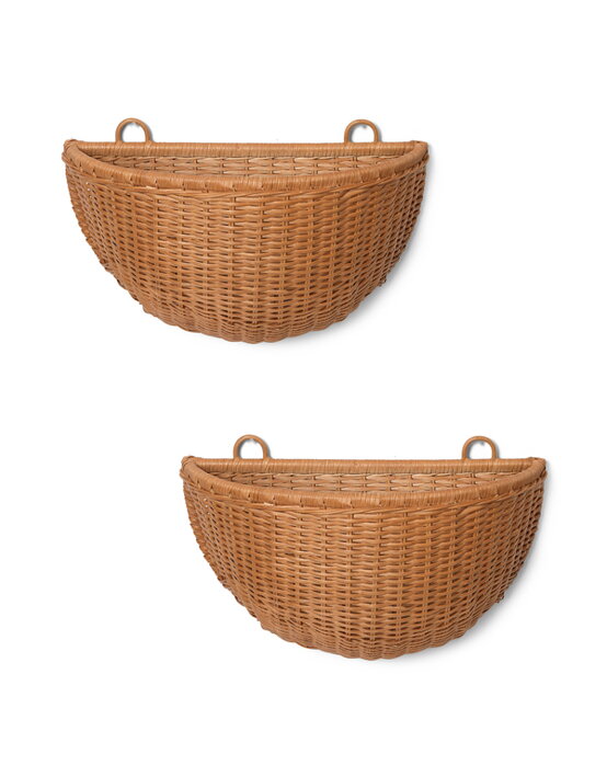 Dva nástenné úložné koše ručne pletené z prírodného ratanu