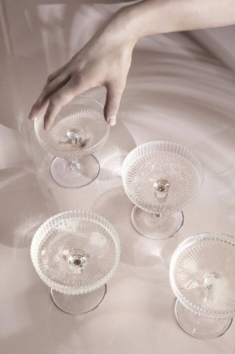 Slávnostné, ručne fúkané vrúbkované poháre na sekt alebo šampanské