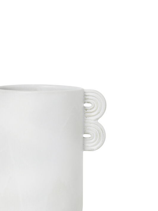 Dizajnová keramická váza Muses Clio s vrúbkovaným detailom