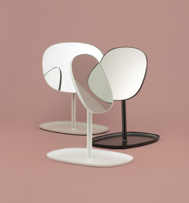 Dizajnové stolové zrkadlo s odkladacím priestorom v pieskovej farbe