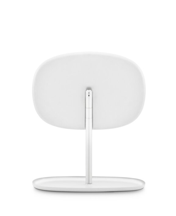 Praktické otočné stolové zrkadlo Flip slúži ako toaletný stolík