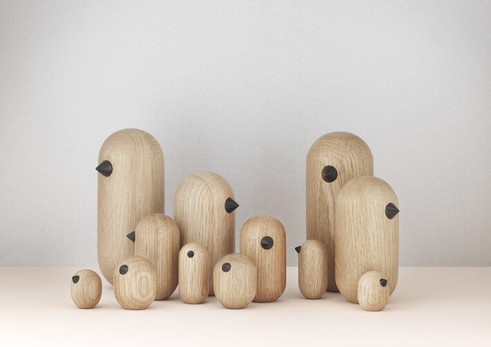 Dekoračné figúrky v tvare vtáčikov z dubového dreva v rôznych veľkostiach