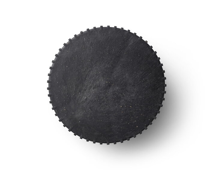 Veľký čierny háčik na stenu Chip v dizajne ozubeného kolesa