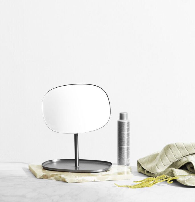 Dizajnové, matné oceľové zrkadlo Flip s otočným sklom je ideálne do predsiene