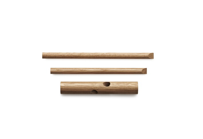 Prírodný háčik Sticks tvoria tri hladké drevené paličky
