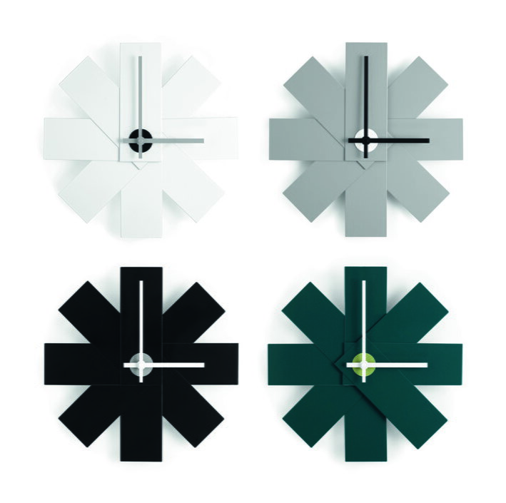 Geometrické dizajnové hodiny na stenu v jednofarebnom prevedení