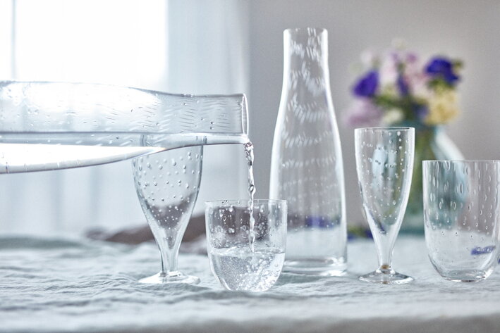 Dizajnové poháre na šampanské Slza pripomínajú kvapky dažďa