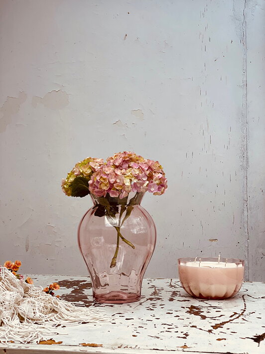 Luxusná krištáľová váza s ružovými hortenziami
