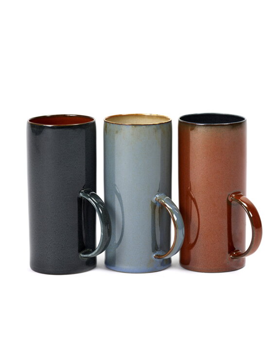 Vysoké glazované šálky na čaj z keramiky