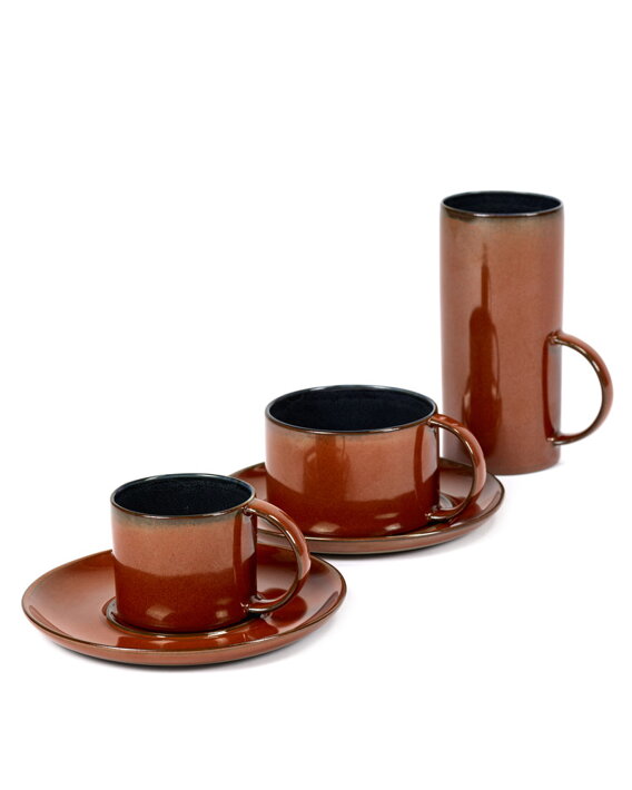Šálky s podšálkami na espresso, kávu a čaj z červenohnedej glazovanej keramiky
