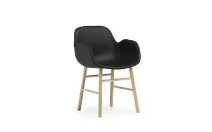 Stolička Form Armchair Ultra Leather – čierna/dub