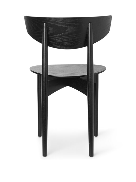 Moderná čierna stolička z jaseňového dreva
