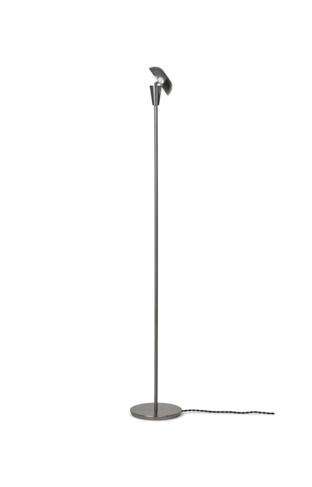 Celokovová stojanová lampa s otočným tienidlom na štíhlom tele