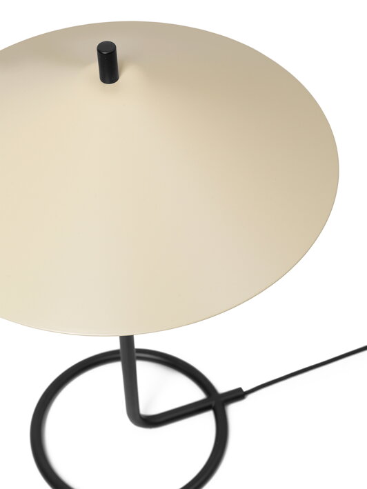 Dizajnová stolová lampa s kašmírovým tienidlom
