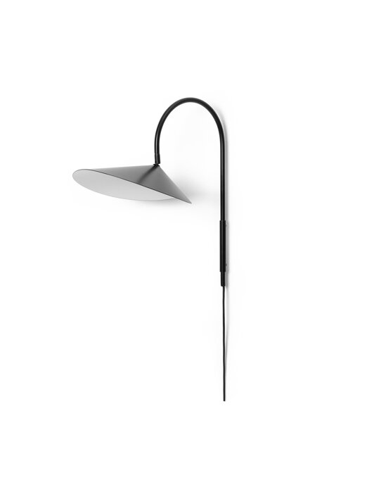 Minimalistická čierna nástenná lampa