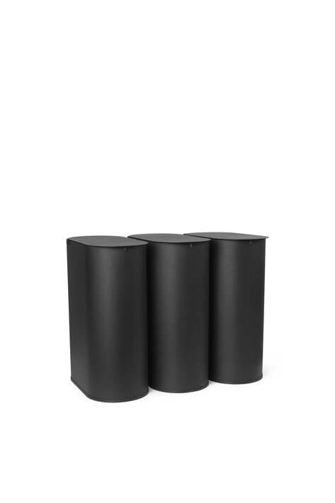 Tri čierne odpadkové koše ako domáci systém na triedenie odpadu