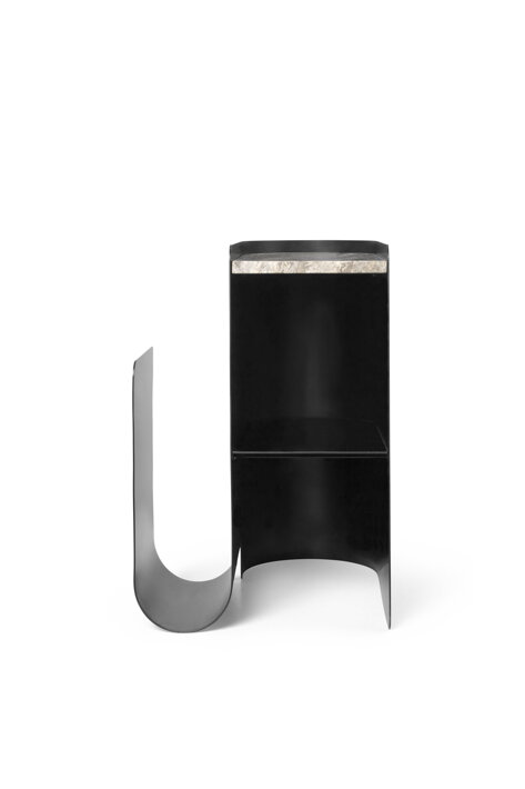 Elegantný príručný stolík z čierneho kovu a mramoru