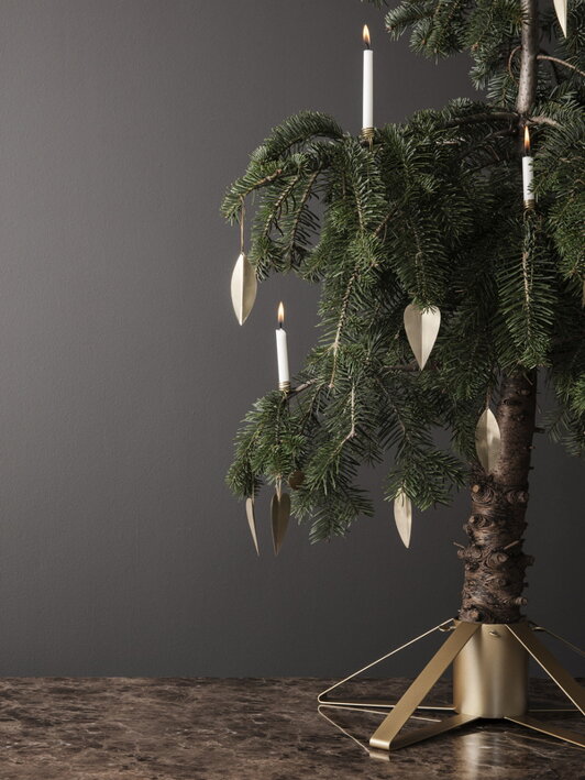 Mosadzné srdiečka na jemnej retiazke na vianočnom stromčeku