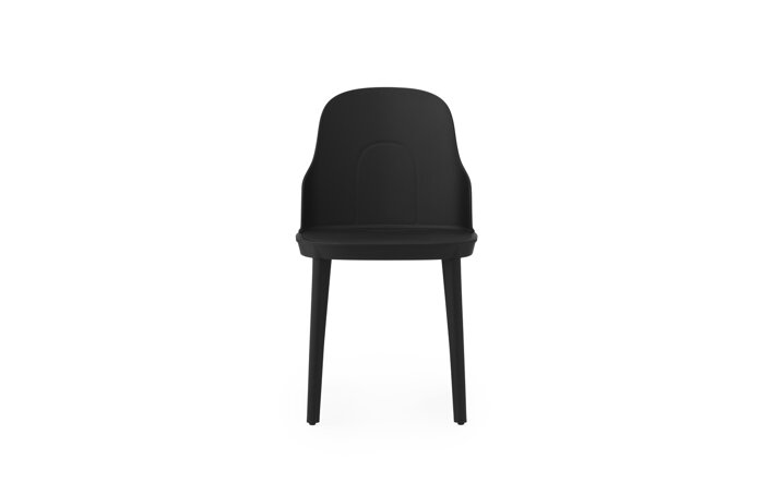 Detail čiernej jedálenskej stoličky z odolného plastu