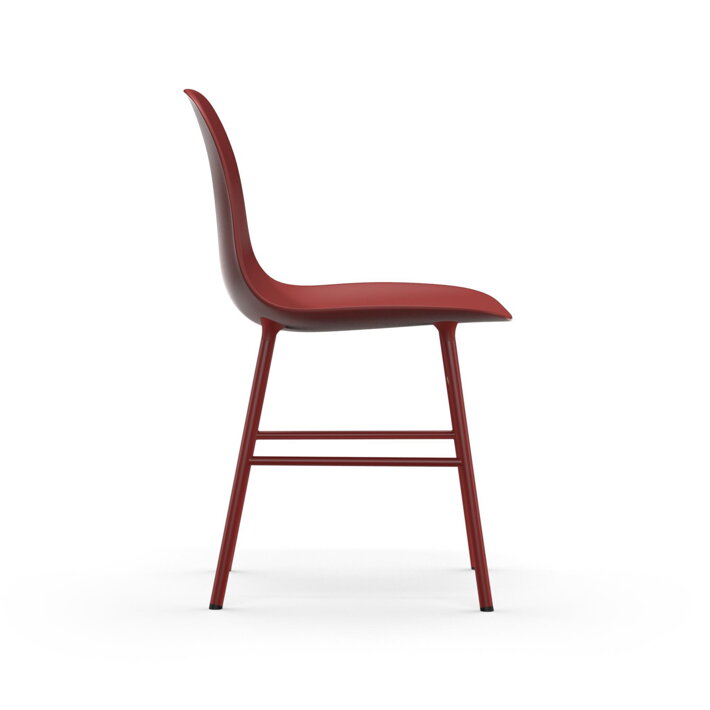 Pohľad zboku na červenú jedálenskú stoličku s oceľovými nohami