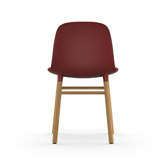 Zadná strana červenej jedálenskej stoličky s dubovými nohami