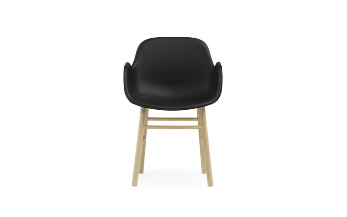Čierna kožená jedálenská stolička s podrúčkami a s dubovými nohami