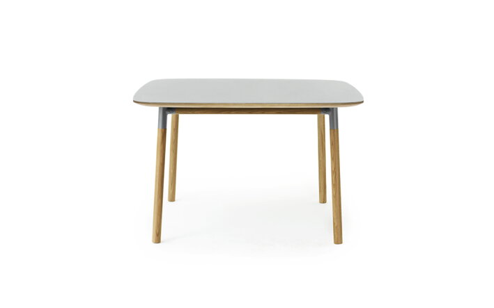 Dubový jedálenský stôl so sivou štvorcovou stolovou doskou z linolea
