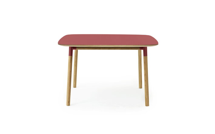 Dubový jedálenský stôl s červenou štvorcovou stolovou doskou z linolea