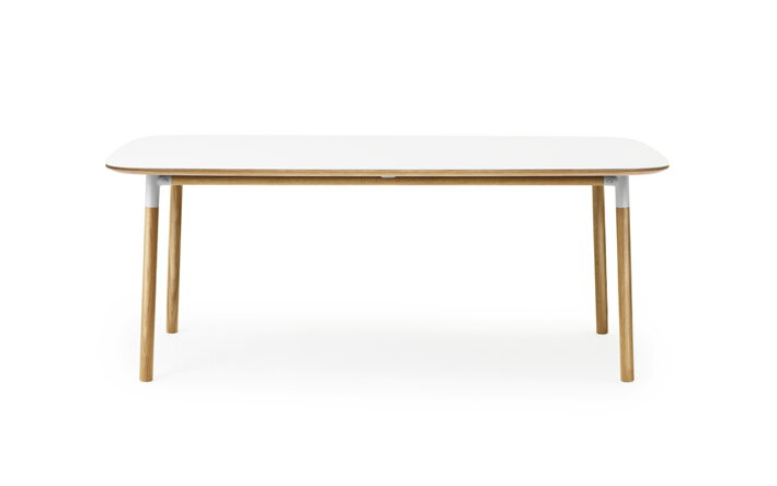 Dubový jedálenský stôl s bielou obdĺžnikovou stolovou doskou z linolea