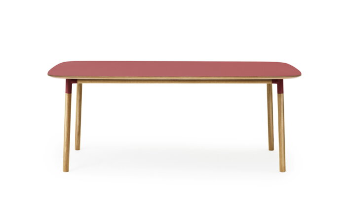 Dubový jedálenský stôl s červenou obdĺžnikovou stolovou doskou z linolea