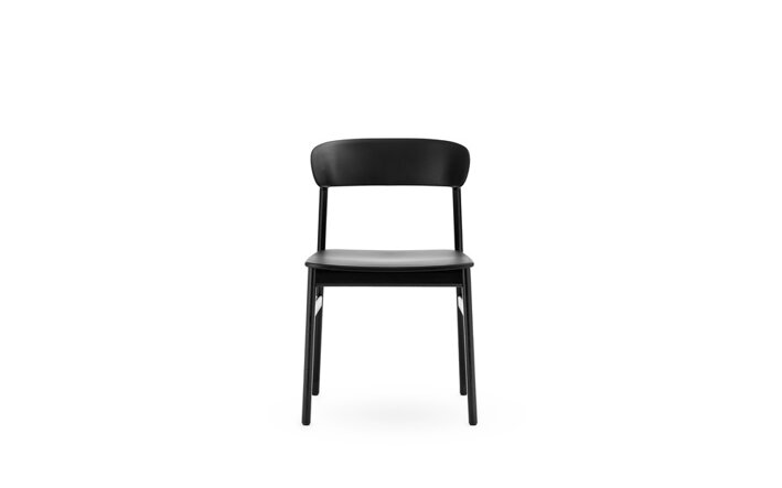 Detail prednej strany čiernej stoličky