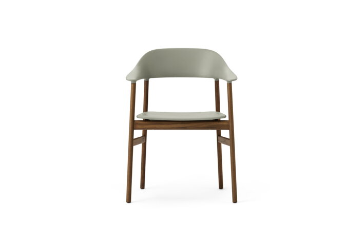 Detail prednej strany zelenej stoličky s podrúčkami