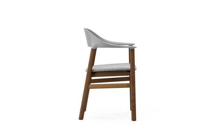 Detail bočnej strany sivej stoličky s podrúčkami