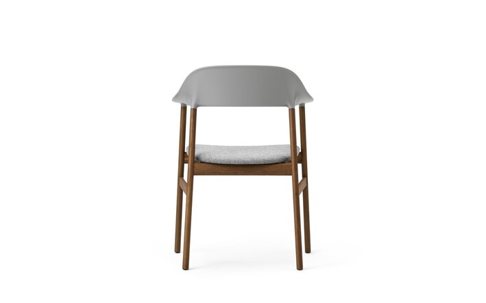 Detail zadnej strany sivej stoličky s podrúčkami