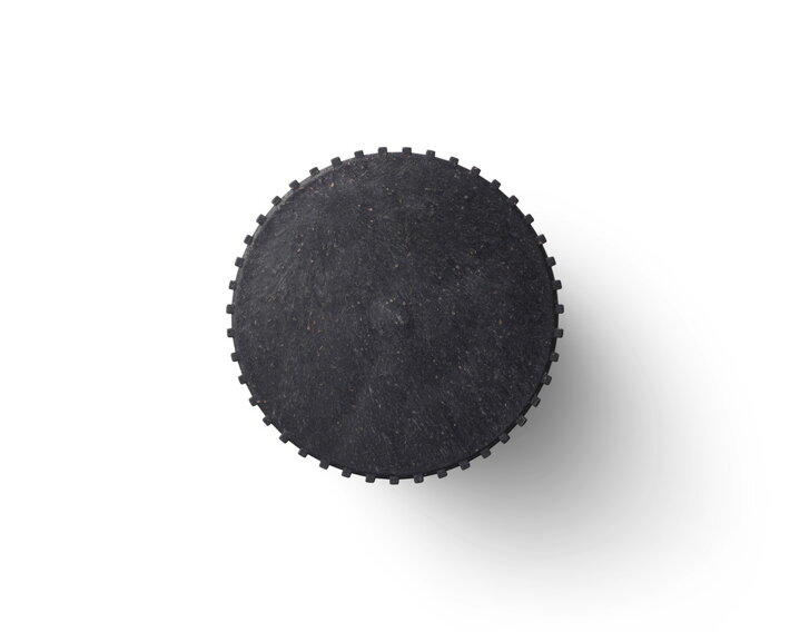 Stredný čierny háčik na stenu Chip v dizajne ozubeného kolesa