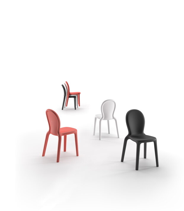 Farebné stoličky z odolného plastu