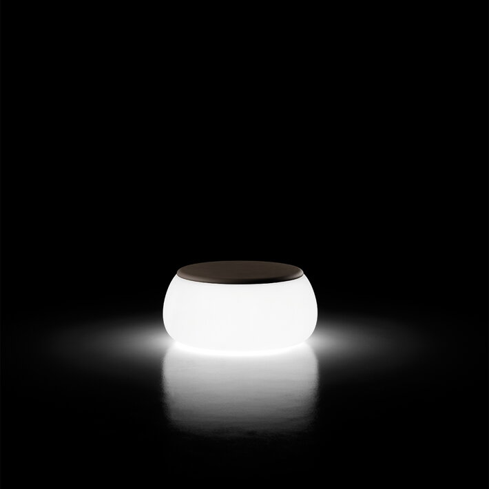 Okrúhly stolík do exteriéru s LED osvetlením