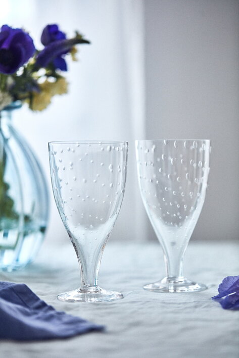 Krištáľové poháre na víno s bublinkovým dizajnom